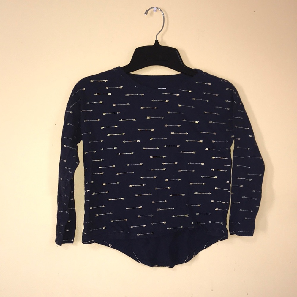 Navy blue long sleeved kid shirt with gold arrows
